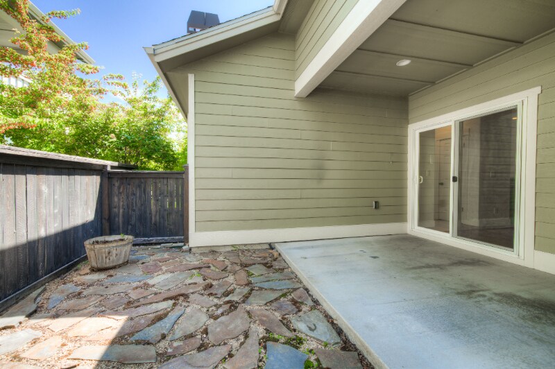 Building Photo - 3167 Spring Ridge Dr