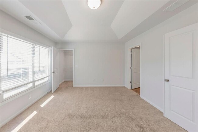 Building Photo - 3625 Hawthorne Terrace