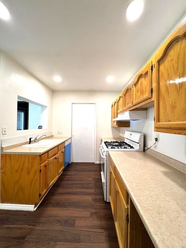Building Photo - Rare 3 Bed Solar Home for Rent in Pomona Near Claremont & La Verne | Yard, Office, Garage