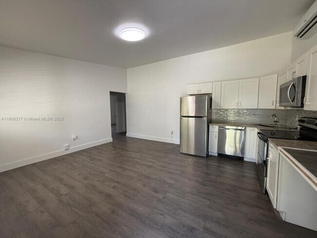 Building Photo - 2 bedroom in North Miami FL 33161