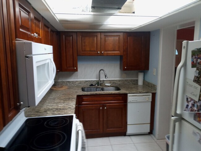 Building Photo - 1872 Braman Ave