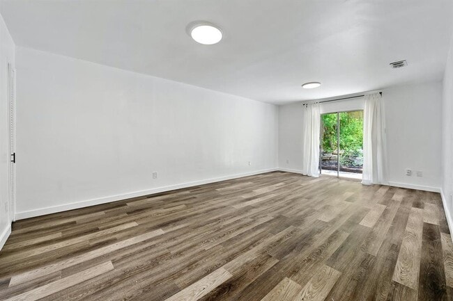 Building Photo - 1706 Elmhurst Dr