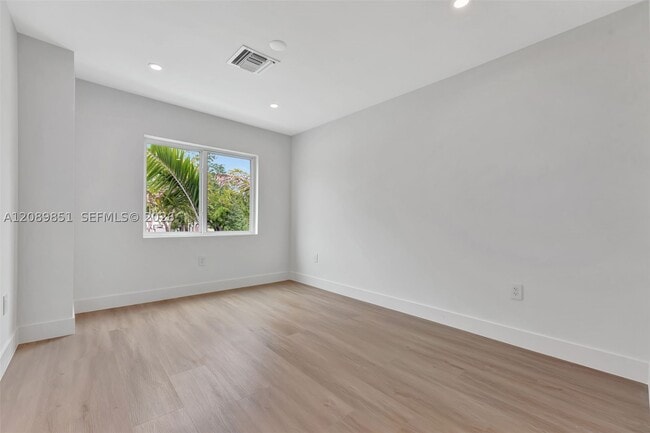 Building Photo - 1533 NW 94th Ave
