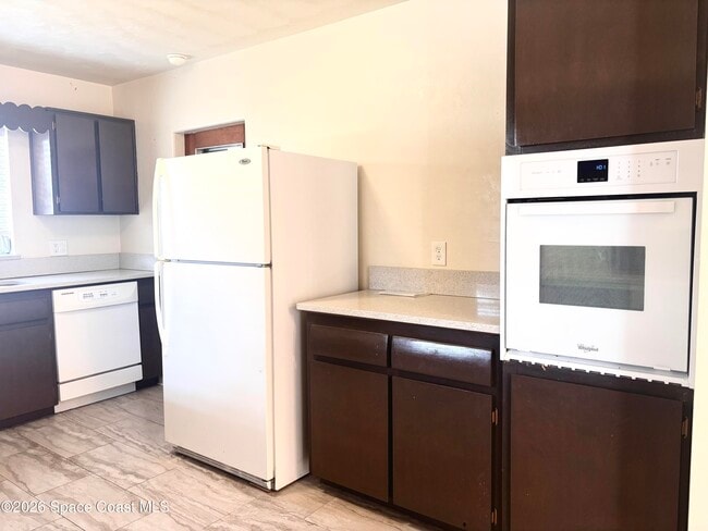 Building Photo - 19 Orange Ave