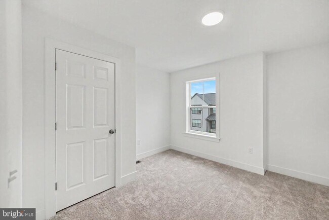 Building Photo - 104 Madison dr