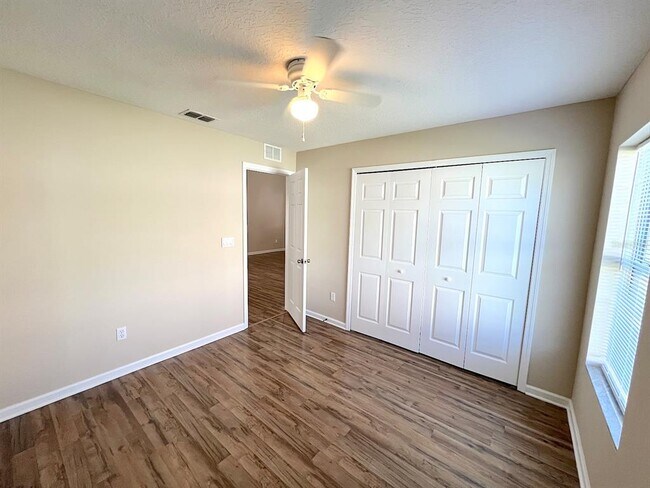 Building Photo - 41 Eton Ln