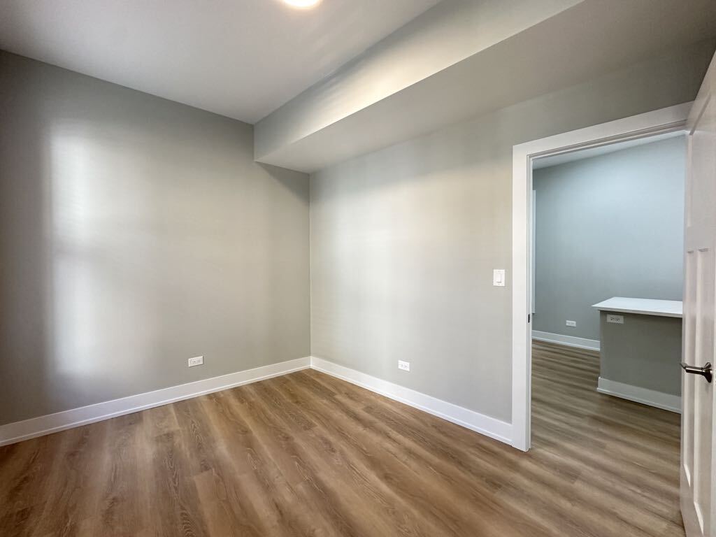 Building Photo - 451 W Belden Ave