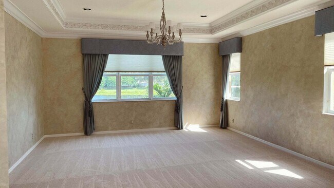 Building Photo - 9843 Vía Amati