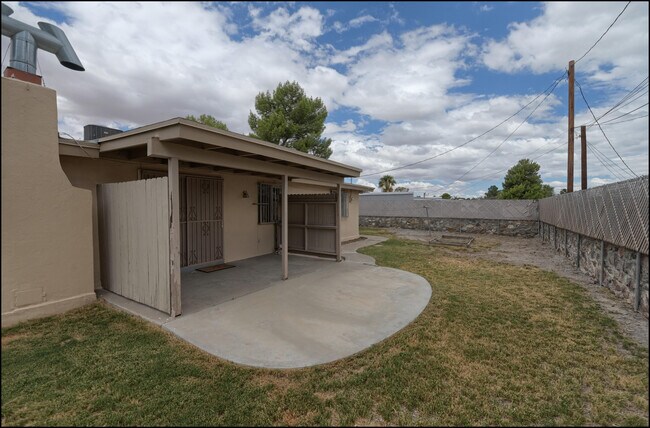 Building Photo - 4109 Roxbury Dr