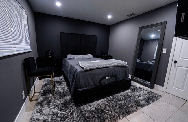 Building Photo - 6611 Winfield Blvd