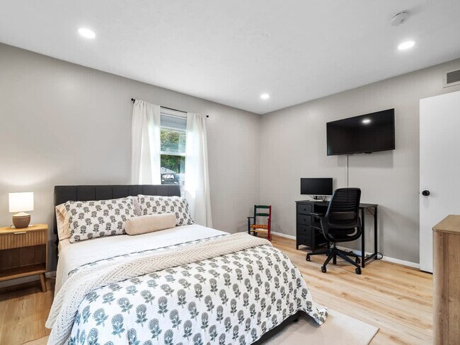 Building Photo - 291 Hunter Ave