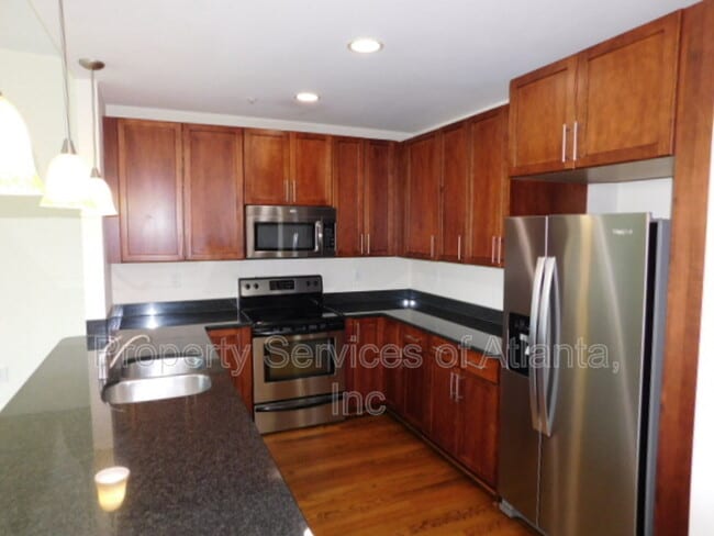 Building Photo - 943 N Ormewood Park Dr SE