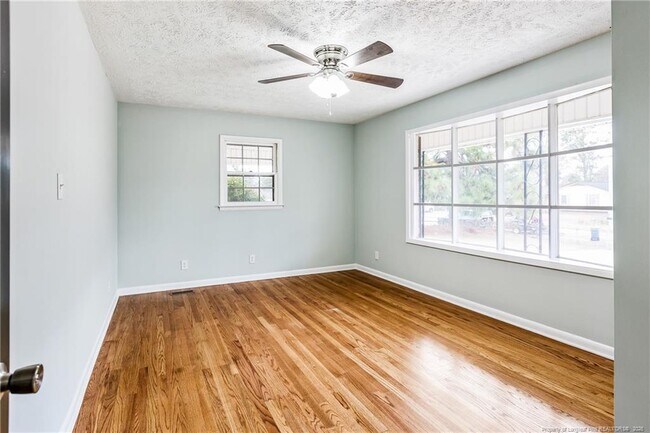 Building Photo - 909 Kaywood Dr