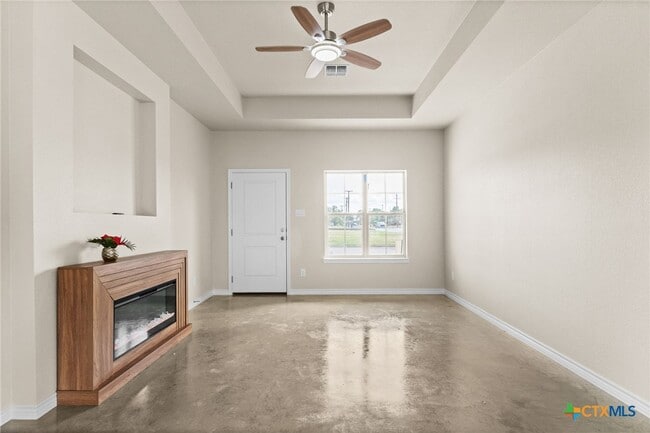 Building Photo - 414 W Avenue C