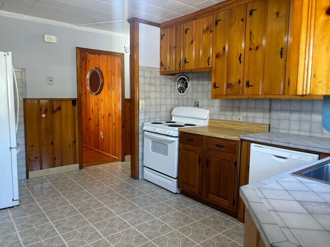 Building Photo - 2 Bedroom Apt for Rent!!