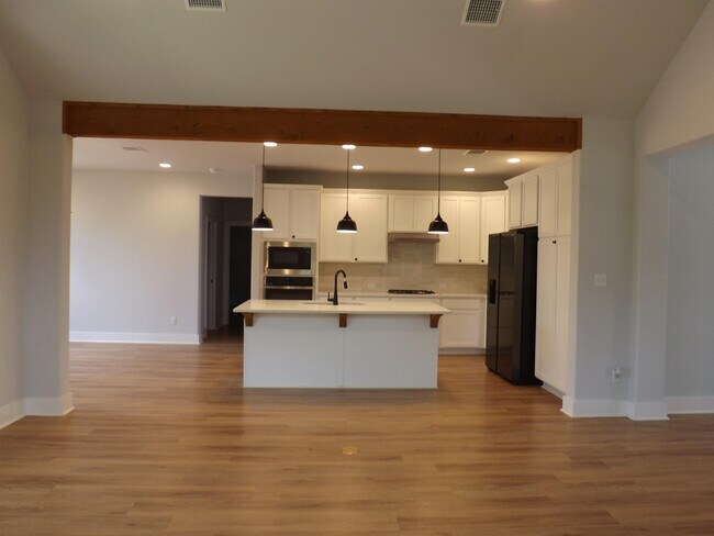 Building Photo - 1191 S Lake Dr