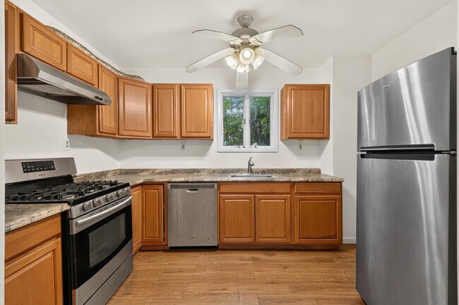 Building Photo - 364 Princeton Ave