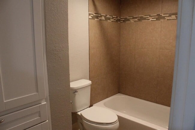 Building Photo - 3300 Yorktown St