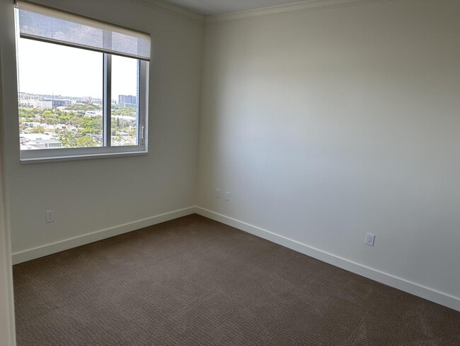 Building Photo - 1551 N Flagler Dr