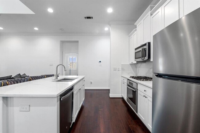 Building Photo - 1415 Holly St