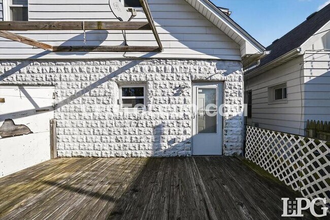 Building Photo - 1434 Kedron St