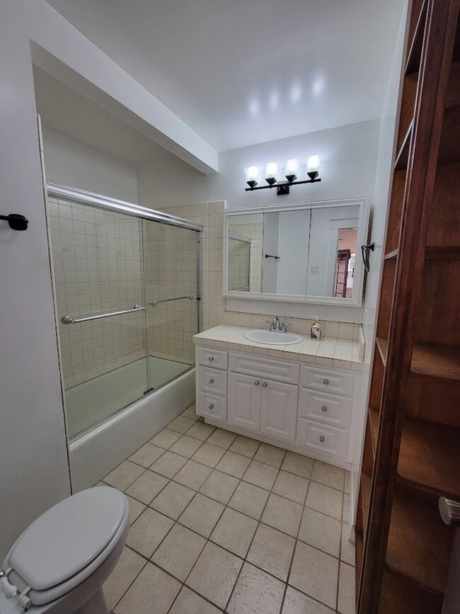 Building Photo - BEAUTIFUL 4BD - 3BA SINGLE STORY HOUSE WITH PRIVATE LAUNDRY AND DETACHED 2 CAR GARAGE