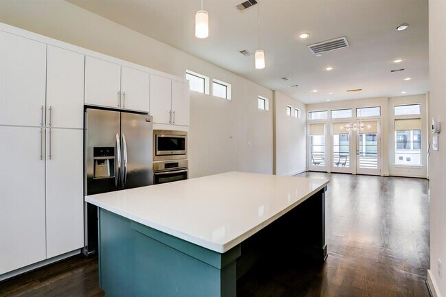 Building Photo - 2106 Colorado St