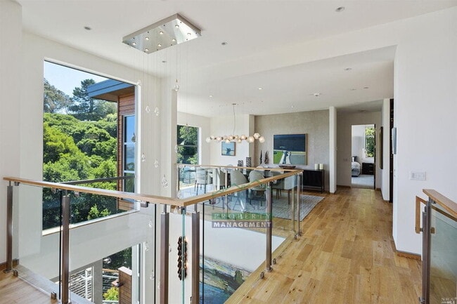 Building Photo - 19 Toyon Ln