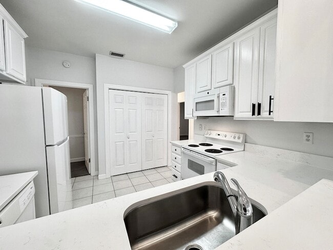 Building Photo - 108 Mantero Way