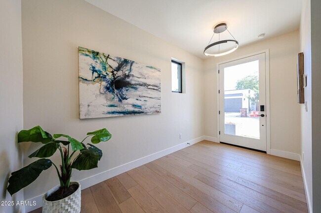 Building Photo - 6314 N 10th Dr