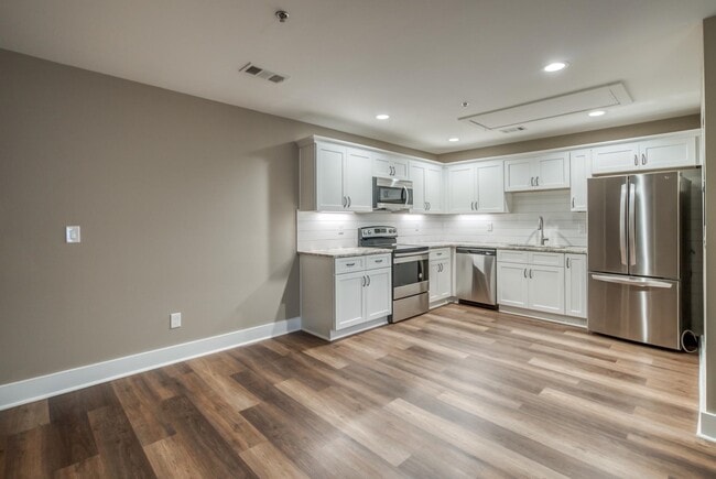 Building Photo - 224 Alcovy St