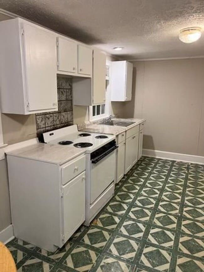 Primary Photo - Price & Location!
