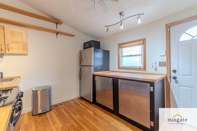 Building Photo - 1401 Cooksie St