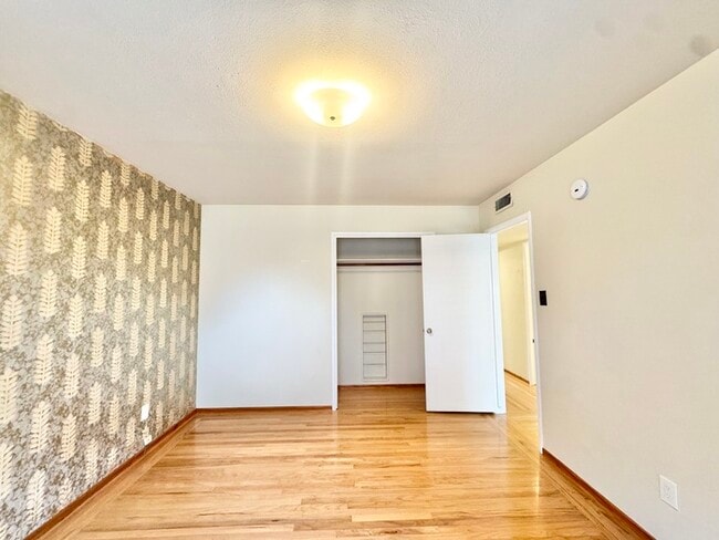 Building Photo - Stunning 3-bedroom, 2-bathroom home with a bonus room/office!