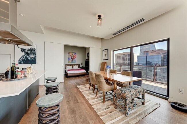 Building Photo - 210 Lavaca St