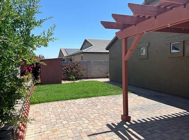 Building Photo - 23788 W Mohave St