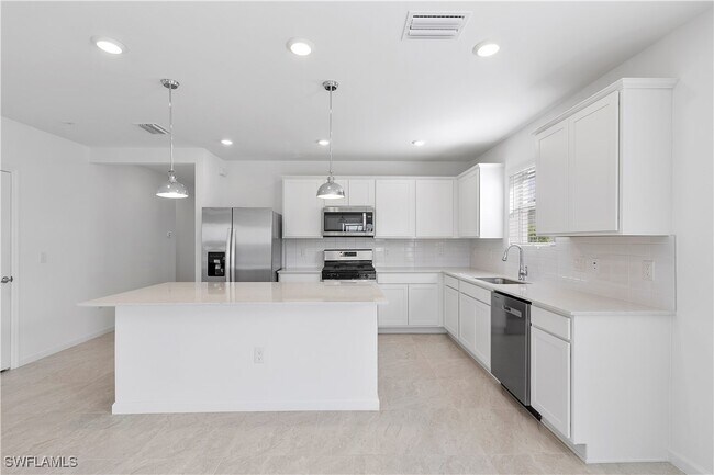 Building Photo - 42392 Cascade Dr