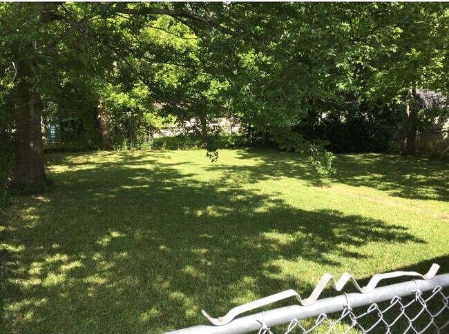 Building Photo - 916 Avenue M