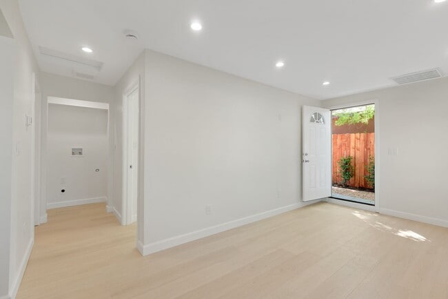 Building Photo - 7916 Etiwanda Ave