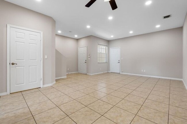 Building Photo - 3051 Grandiflora Dr