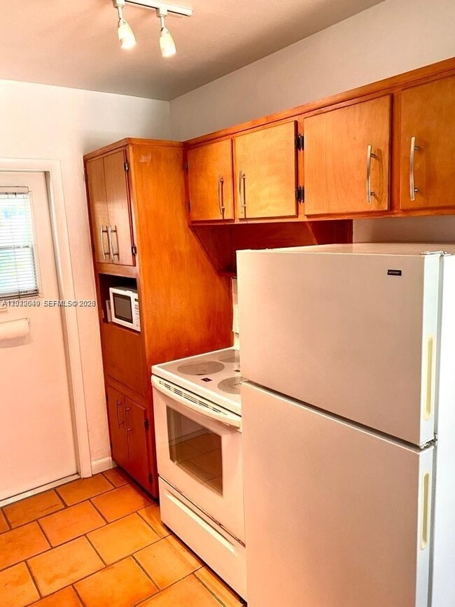 Building Photo - 6565 Santona St