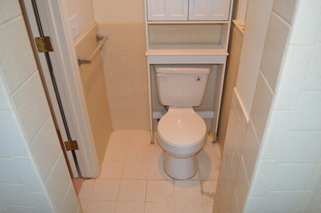 Building Photo - 15290 Sunset Dr