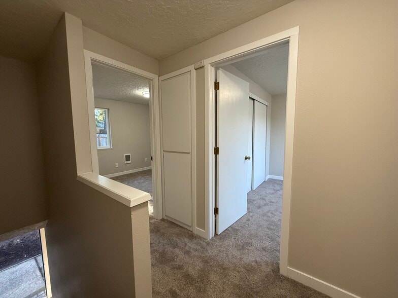 Building Photo - 5115 SW 62nd Ave