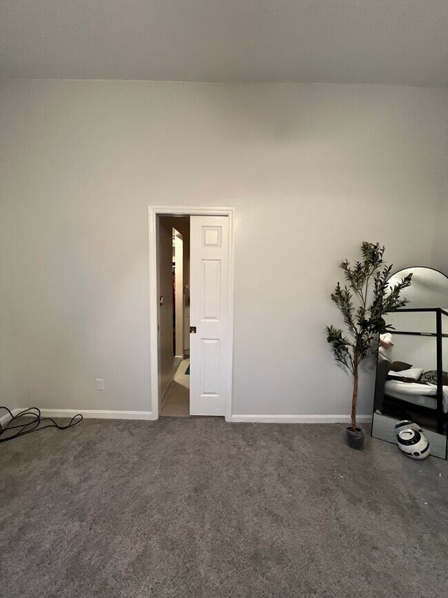 Building Photo - 10767 Fallsington Ct