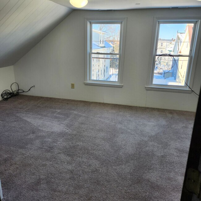 Building Photo - 23 Brook St