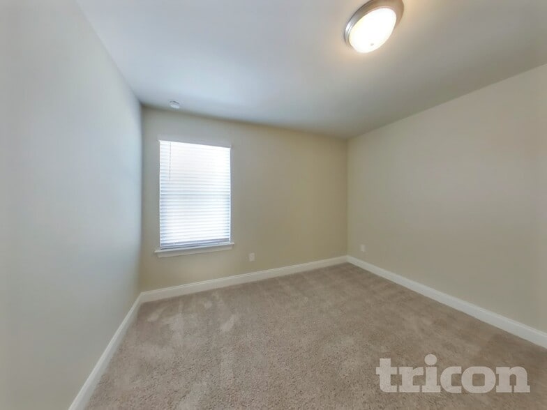 Building Photo - 1331 Carriage Park Dr