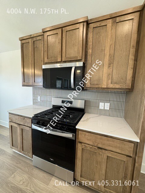 Building Photo - 4004 NW 175th Pl