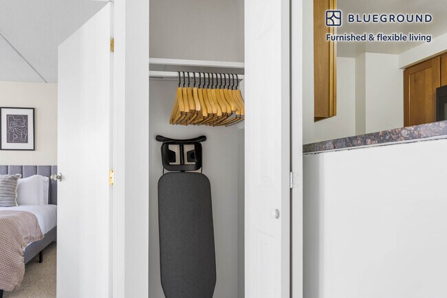 Building Photo - 10 Magazine St