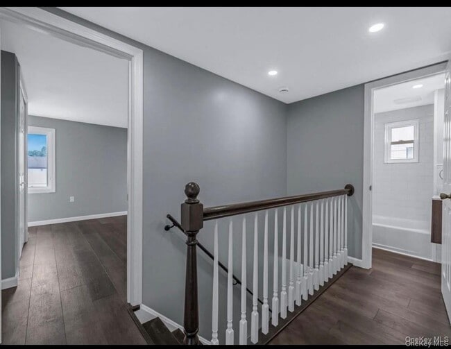 Building Photo - 6 E Barclay St