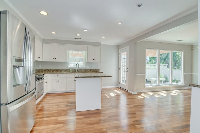 Building Photo - 486 Granite Point